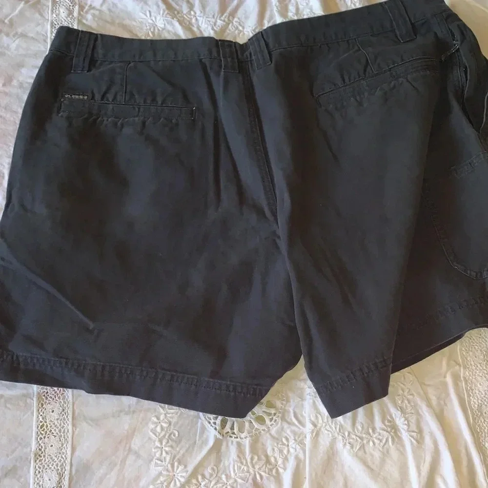 COLUMBIA size 42 navy shorts